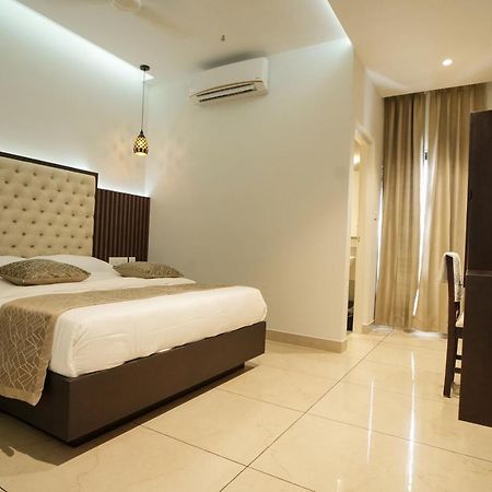 Sulu Residency Hotel Kochi Eksteriør billede