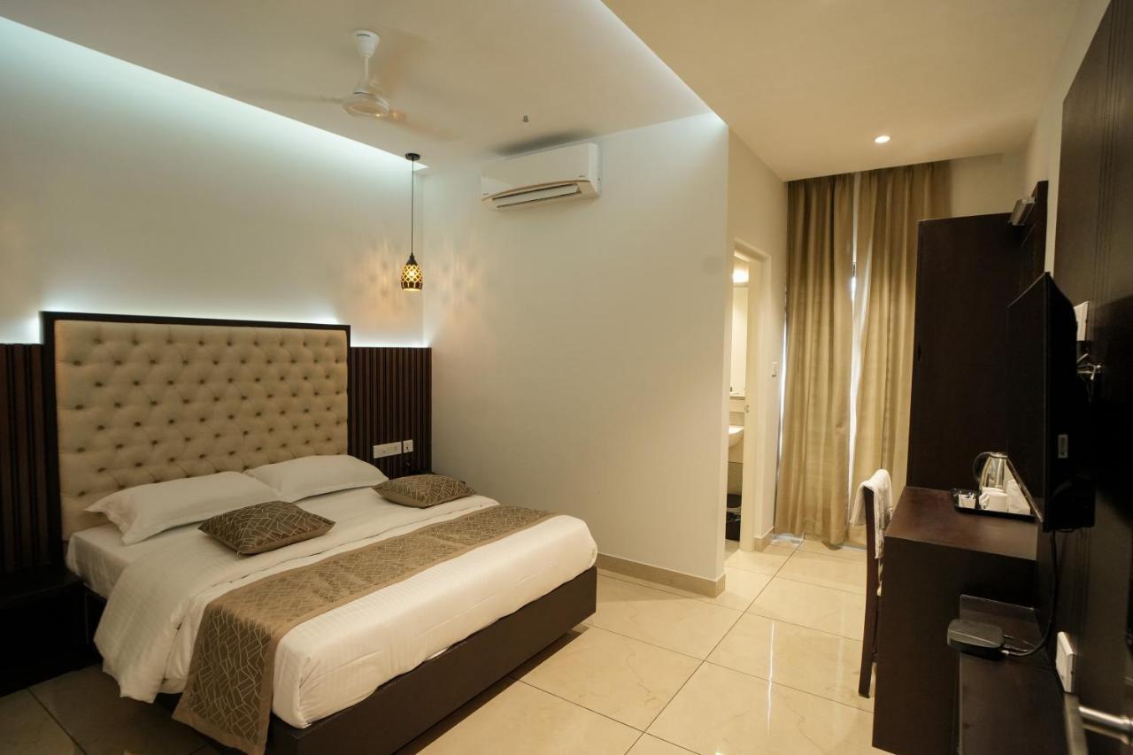 Sulu Residency Hotel Kochi Eksteriør billede