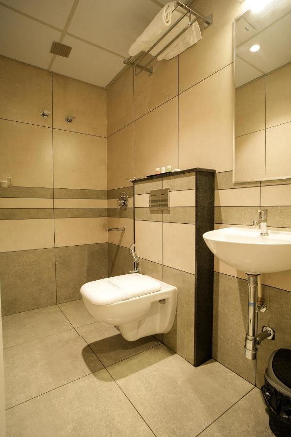 Sulu Residency Hotel Kochi Eksteriør billede